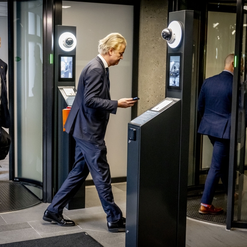 Permanent verontwaardigde Wilders loopt boos weg uit formatiebespreking