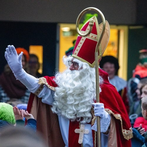 Afbeelding van Activisten schenken toekomstgericht Sinterklaascadeau aan kinderen in Staphorst