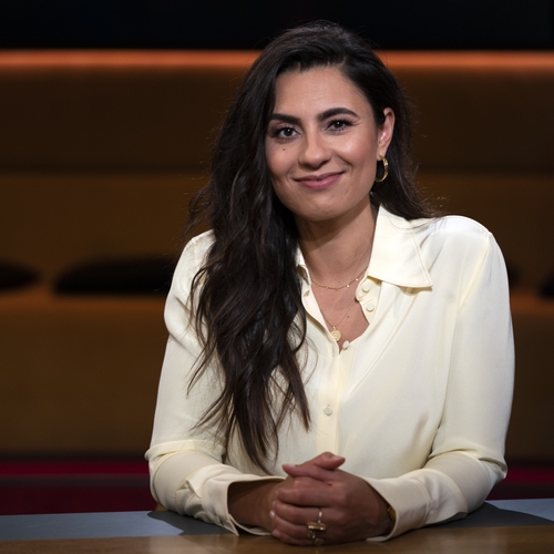 Nadia Moussaid in tranen tijdens gesprek over racisme PVV en nazistische omvolkingstheorie