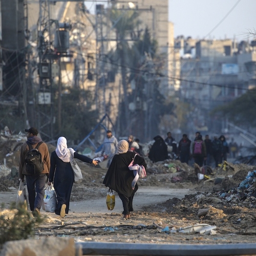 Nederland moet zich inzetten voor een staakt-het-vuren en een corridor voor humanitaire hulp naar Gaza opzetten