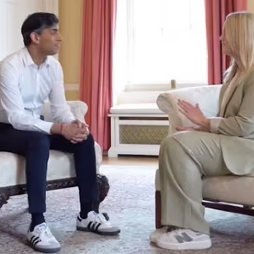 Britse premier Sunak zegt sorry omdat hij Adidas-sneakers voor iedereen heeft verpest