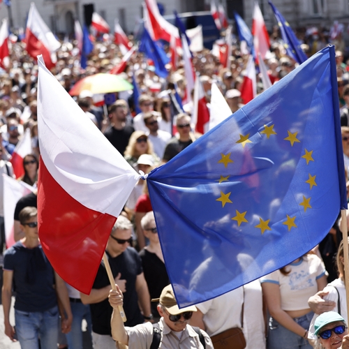 Half miljoen Polen de straat op om te demonstreren tegen ultrarechtse PiS-partij
