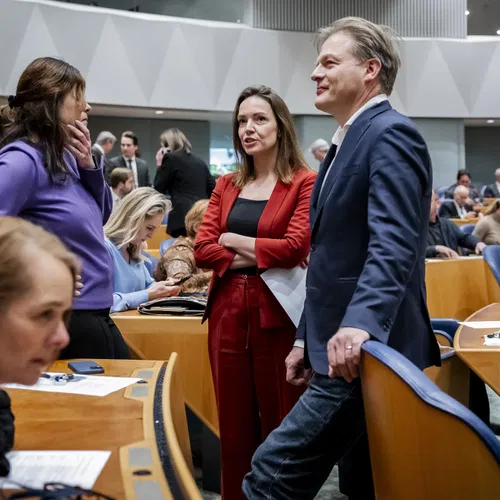 Racistisch geweld bij Universiteit Twente, collegevoorzitter spreekt Bente Becker aan