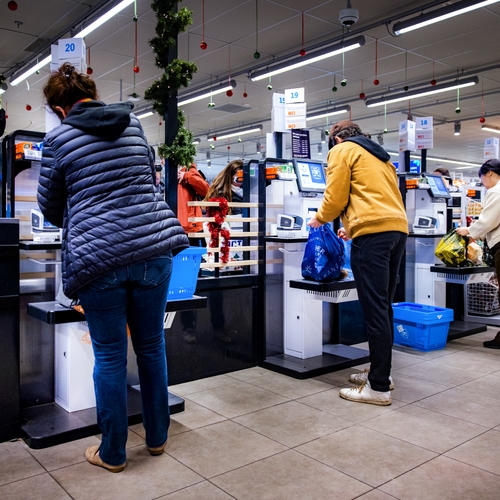 Supermarkten bestelen klanten bij de kassa, Consumentenbond start rechtszaak