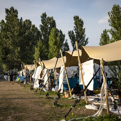 Wat een smeerlapperij om asielzoekers bewust tenten te onthouden