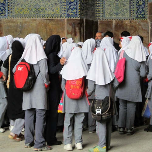 'Religieuze fanatici vergiftigen Iraanse schoolmeisjes om onderwijs te saboteren'