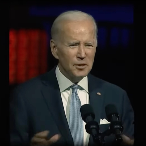 President Joe Biden (80) gaat officieel voor tweede termijn "om de Amerikaanse democratie te verdedigen"