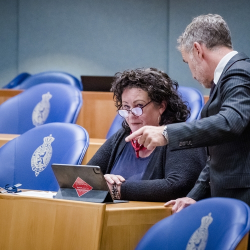 Afbeelding van Oud-minister Jo Ritzen (PvdA) start petitie om kiesdrempel voor Tweede Kamer in te voeren
