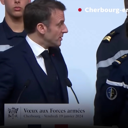 Militairen worden onwel tijdens toespraak Macron