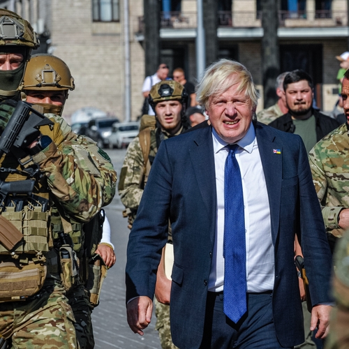 Boris Johnson wilde geheime militaire operatie in Leiden om coronavaccins te bemachtigen