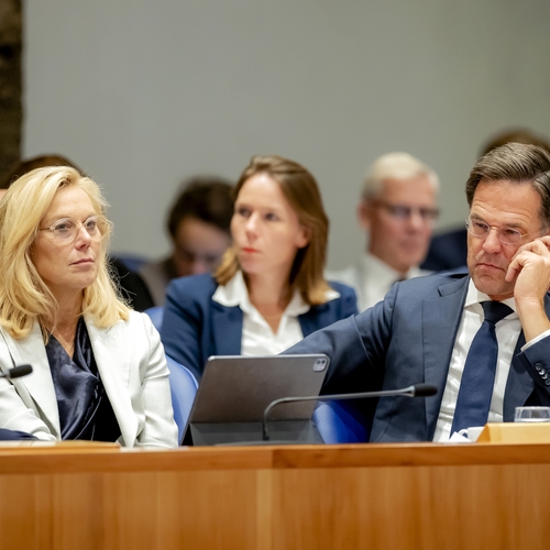 Nederland in houdgreep van coalitiepartijen die weigeren knopen door te hakken of kabinet op te blazen