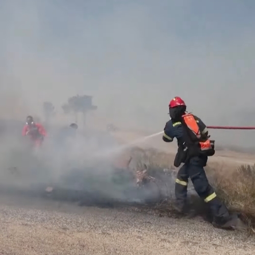 Zuid-Europa verwacht zomer geteisterd door bosbranden, nu al toeristen geëvacueerd