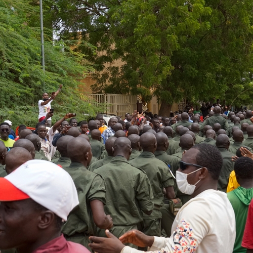 Aanhangers van coupplegers in Niger bestormen Franse ambassade