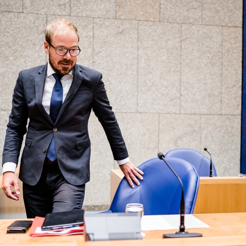 Partij van de Affaires: geschorst Kamerlid Gijs van Dijk dreigt zetel Khadija Arib op te eisen