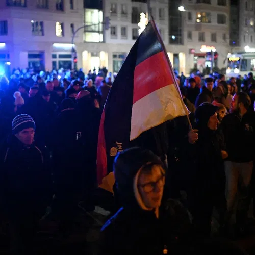 Extreemrechts gooit de maskers af, preekt nu openlijk racisme en vreemdelingenhaat