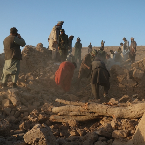 Afghanistan getroffen door verwoestende aardbeving: duizenden doden