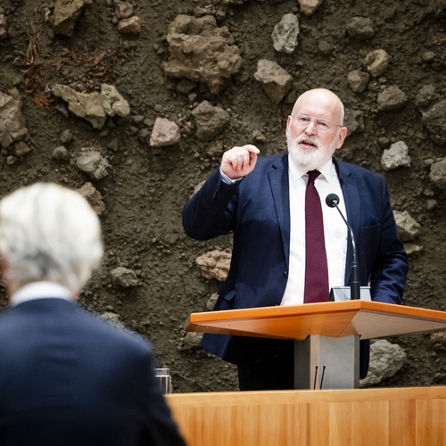 Frans Timmermans: ‘Jodenhaat kun je niet bestrijden met moslimhaat’