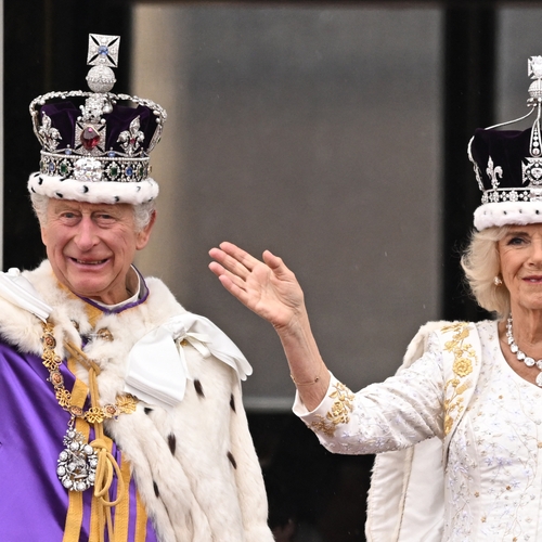 Leve de monarchieën van Groot-Brittannië en Nederland!