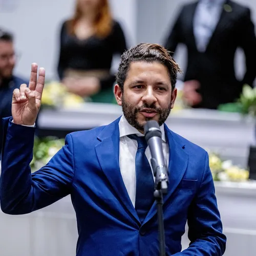 Aanstaand PVV-europarlementariër Sebastian Kruis liegt dat ie barst en probeert XR te linken aan ernstig ongeluk