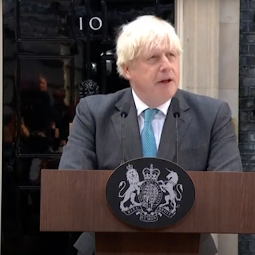 Boris Johnson vergelijkt zichzelf in afscheidsspeech met Romeinse politicus die terugkeerde als dictator