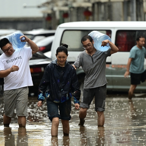 Klimaatcrisis treft miljoenenstad Beijing, stad compleet overstroomd