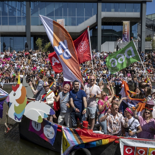 Politieke partijen: trap de VVD van die Pride-boot af