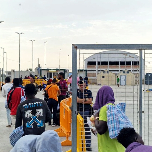 Italië gaat vluchtelingen naar Albanese kampen deporteren