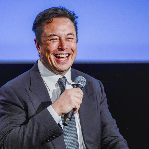 Wraaklustige Elon Musk gooit kritische journalisten van Twitter