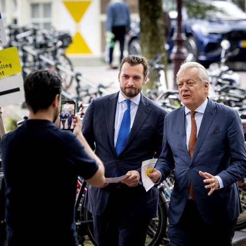 FvD speelt weer stoelendans in de Kamer met riante wachtgeldregeling als prijs