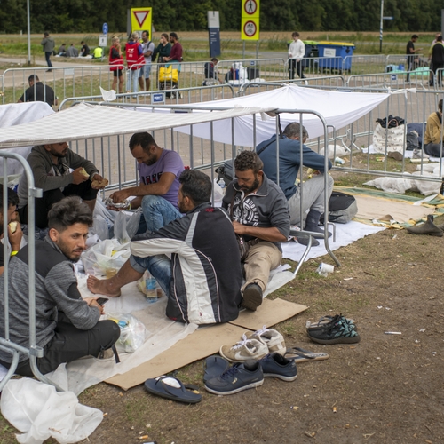 Kabinet misbruikt zelfgecreëerde crisis in de opvang om de rechten van asielzoekers draconisch in te perken