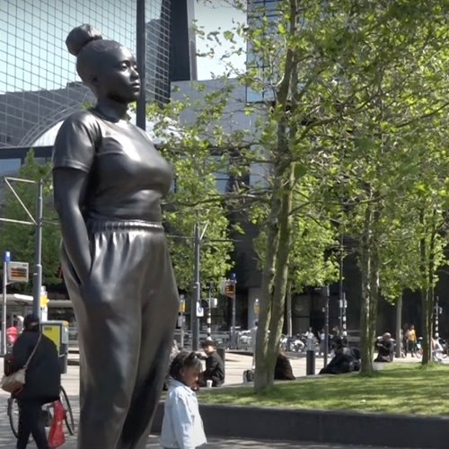 Beeld van jonge zwarte vrouw in Rotterdam immens populair. Dus dat is dat, Rosanne Hertzberger