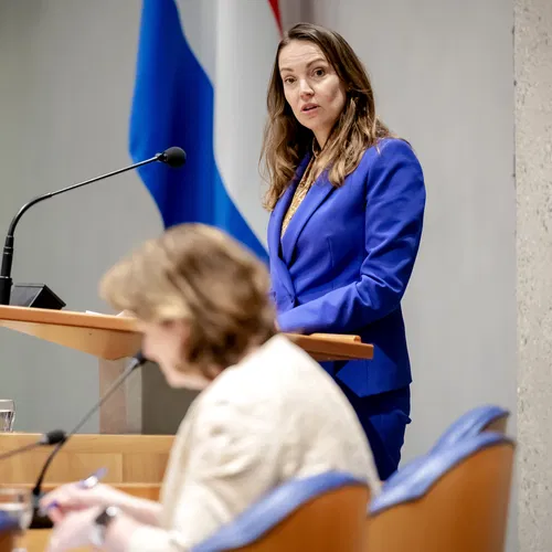 Verdelen, veroordelen en afleiden: politiek op zijn laagst