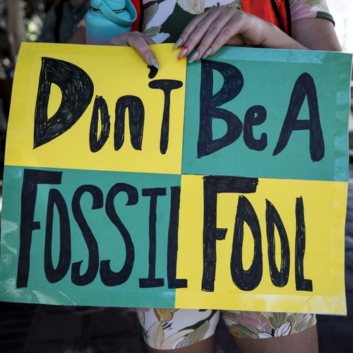 Klap voor fossiele industrie: Amerikaanse rechter oordeelt dat jongeren grondwettelijk recht hebben op gezonde omgeving