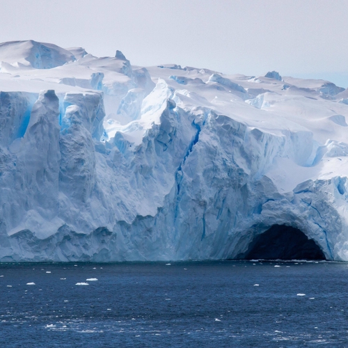 Afbrekende gletsjers zorgen voor ‘onderwatertsunami’s’