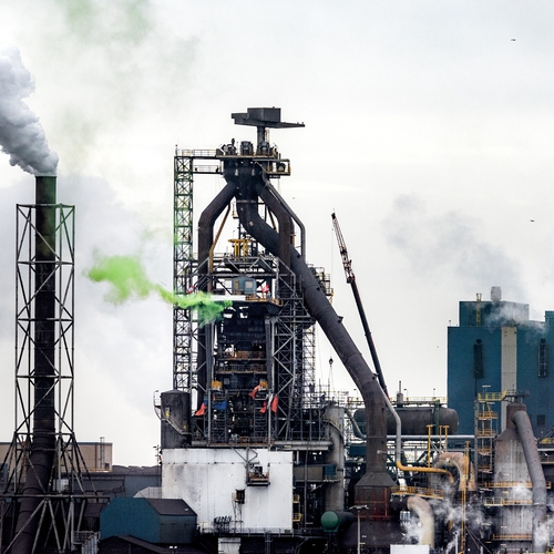 Nederland moet een staatsbelang nemen in zijn enige staalfabriek