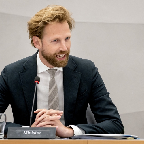 Driftkikker Dennis Wiersma opgestapt als minister