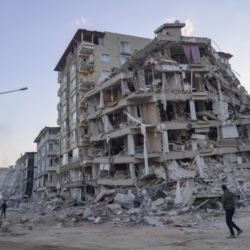 Turkije opnieuw getroffen door aardbeving langs grens met Syrië