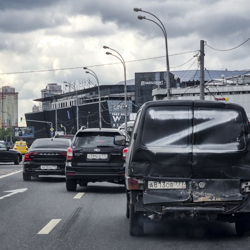 Duitser krijgt 4000 euro boete vanwege omstreden Russisch Z-teken op auto