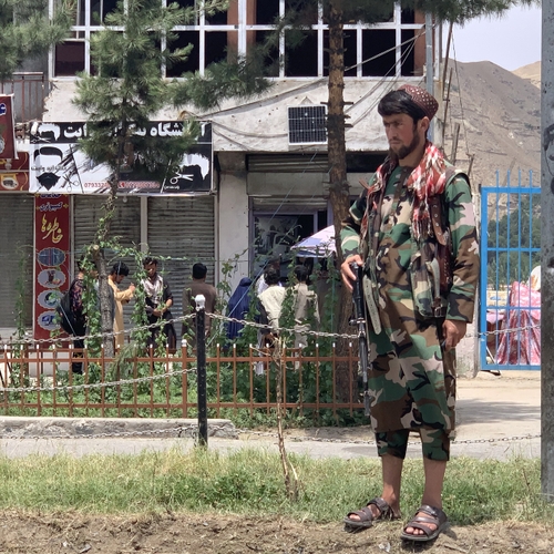 Neonazi wil bewijzen dat Afghanistan veilig is en wordt opgesloten door Taliban