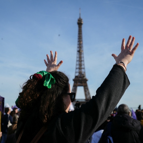 Frankrijk officieel het eerste en vooralsnog enige land dat van abortus een grondrecht maakt