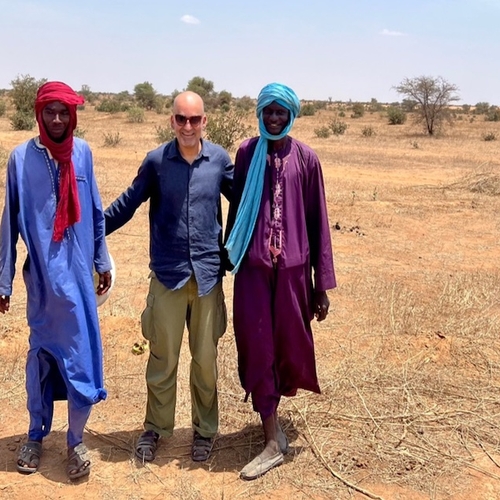 Ik kreeg jaren geleden als 'verantwoord' geschenk 20 bomen in Senegal, nu wilde ik zien hoe ze erbij staan