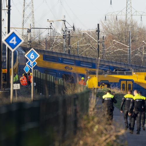 Dode en meerdere gewonden bij zwaar treinongeluk Voorschoten, koning spreekt medeleven uit