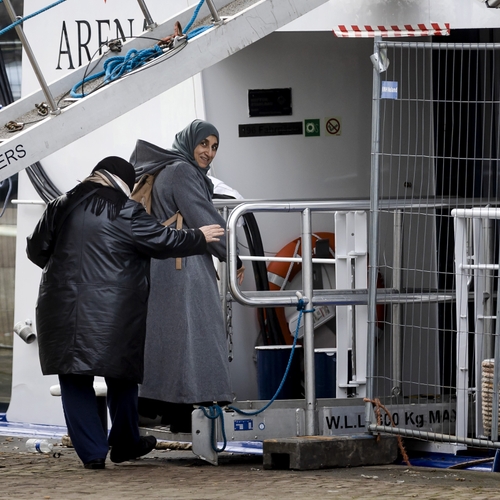 Ondernemers verrijken zich over de ruggen van arbeidsmigranten die werken op asielschepen