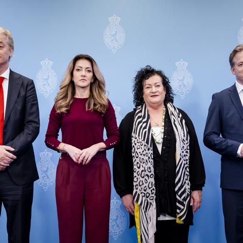 Extreemrechts PVV-kabinet wil kiezer zo dom mogelijk houden en opent nietsontziende aanval op lezen