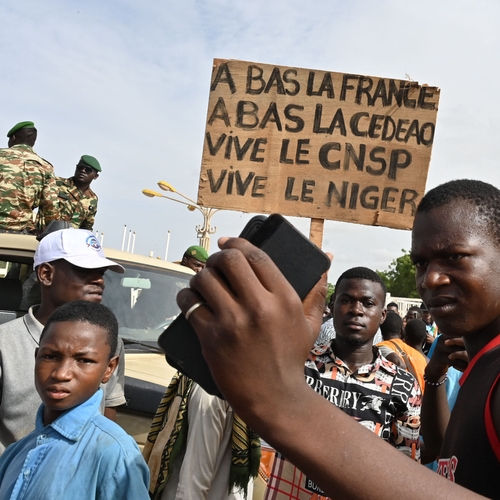Wat de media je niet vertellen over Niger: hoe het Westen Afrika runt en Afrikanen de armoe zat zijn