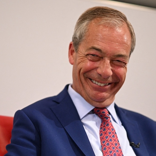 Meerderheid Britten houdt populist Nigel Farage verantwoordelijk voor racistische rellen