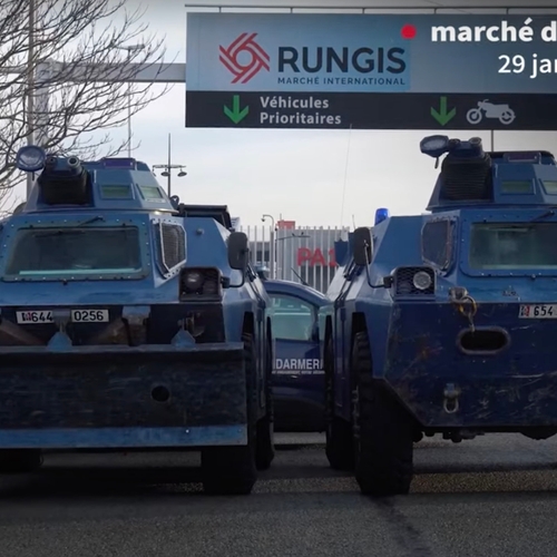 Pantserwagens ingezet om 'Beleg van Parijs' door boze boeren te voorkomen