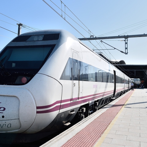 Spanje maakt treinreizen gratis om gevolgen crisis voor bevolking te verlichten