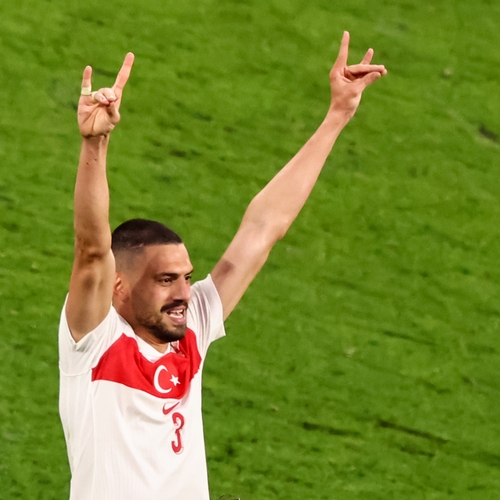 UEFA onderzoekt extreemrechtse groet Turkse verdediger