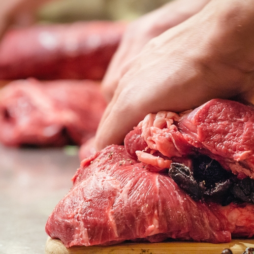 Nederlanders raken een beetje van hun vleesverslaving af, verkoop daalt